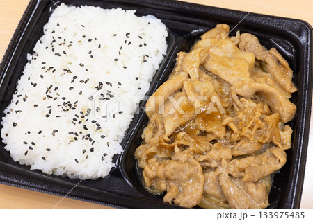 美味しい豚肉生姜焼き弁当 美味しい豚肉生姜焼き弁当 133975485