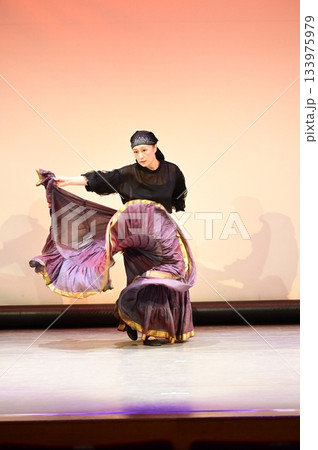 ジプシーの踊り 133975979