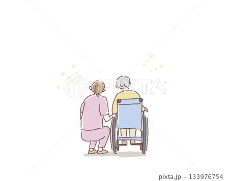 車椅子に乗った高齢者に寄り添う、女性の看護師、介護士、ヘルパーの後ろ姿 133976754