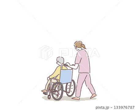 車椅子を押す女性看護師、介護士の後ろ姿 133976787