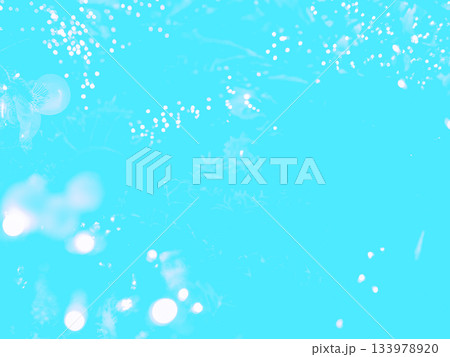水色とキラキラ光るイルミネーションのテクスチャ 133978920