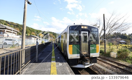 JR久留里線の上総亀山駅に停車する列車 JR久留里線の上総亀山駅に停車する列車 133979646
