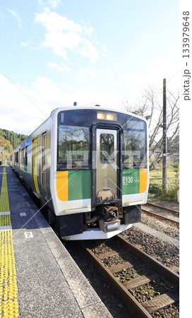JR久留里線の上総亀山駅に停車する列車 JR久留里線の上総亀山駅に停車する列車 133979648