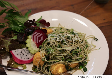 美味しい野菜のペペロンチーノ 133980095