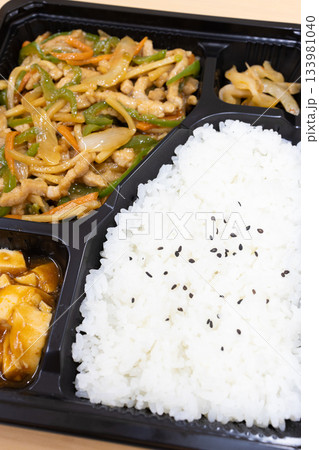美味しい中華料理の青椒肉絲弁当 美味しい中華料理の青椒肉絲弁当 133981040