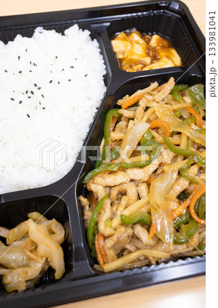 美味しい中華料理の青椒肉絲弁当 美味しい中華料理の青椒肉絲弁当 133981041