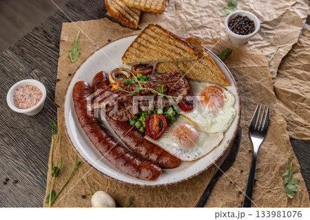 Full english breakfast meal 133981076