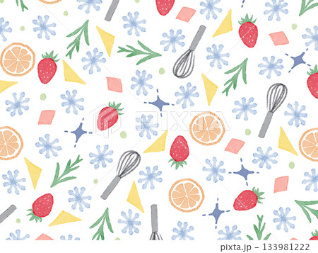 白背景に手描きイラストパターン。水彩の苺とオレンジと泡立て器。デザートやお菓子作りのコンセプ 133981222