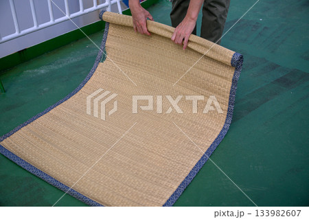 船上でのゴザ 133982607