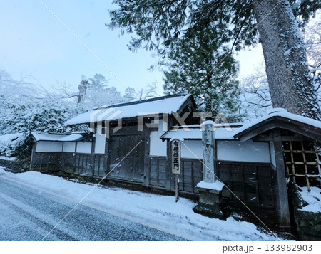 雪降りの有備館 133982903