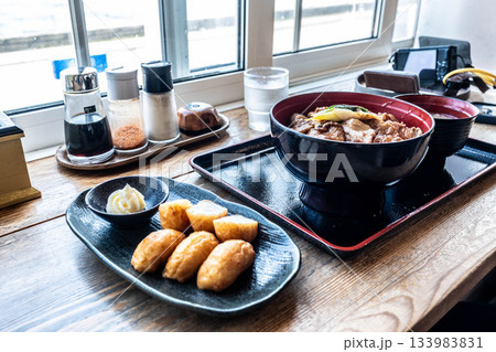 窓越しの光と秋の味覚、北海道道東の旅のランチ 133983831