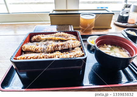旅の情緒深まる秋の道東、窓から光差す絶品和食膳 旅の情緒深まる秋の道東、窓から光差す絶品和食膳 133983832