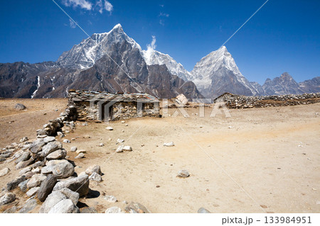 Everest base camp trekking path in Dingboche area, Nepal Everest base camp trekking path in Dingboche area, Nepal 133984951