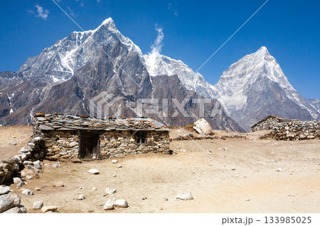 Everest base camp trekking path in Dingboche area, Nepal Everest base camp trekking path in Dingboche area, Nepal 133985025