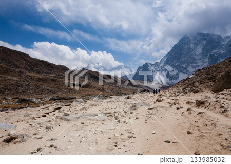 Everest base camp trekking path in Lobuche area, Nepal Everest base camp trekking path in Lobuche area, Nepal 133985032