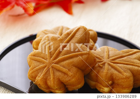 お土産の定番 広島銘菓・もみじ饅頭 133986289