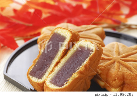 お土産の定番 広島銘菓・もみじ饅頭 133986295