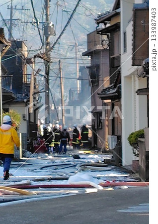 大分県佐賀関の大規模火災の消火活動 133987403