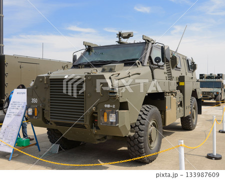 陸上自衛隊の輸送防護車 133987609