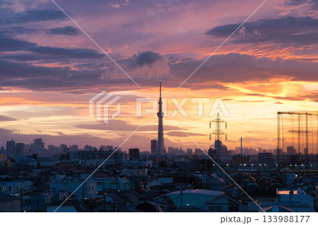 東京スカイツリーと夕焼け 東京スカイツリーと夕焼け 133988177