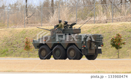 走行する陸上自衛隊87式偵察警戒車 133988474