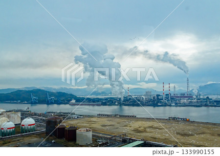 瀬戸大橋から見る坂出工業団地風景 133990155
