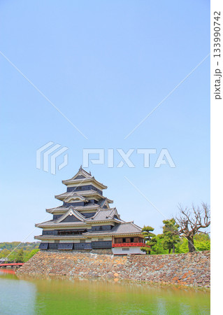 長野県松本市、国宝松本城の風景 長野県松本市、国宝松本城の風景 133990742