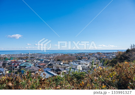 海沿いの街を一望できる絶景パノラマビュー 133991327
