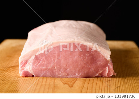 豚ロース　ブロック肉の断面 133991736