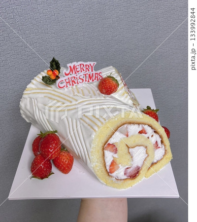 A soft, fluffy roll cake with a delicate sponge and creamy filling, perfect for a light dessert or afternoon snack. A sweet, indulgent treat with a smooth texture and rich flavor. 133992844
