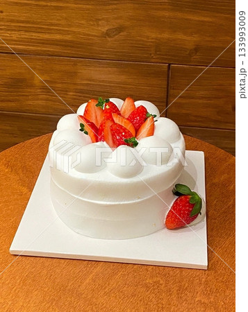 A delicious, fluffy cake with layers of rich flavor, perfect for any occasion. Often topped with frosting or fresh fruits, it's a sweet treat that brings joy to every bite. 133993009