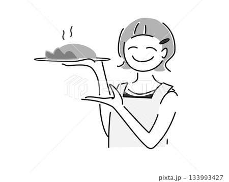 お料理を手に持ち運ぶ女性店員さん 133993427