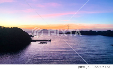 外津橋からの夕景と風力発電 外津橋からの夕景と風力発電 133993428