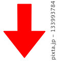 シンプルな下向きの赤い矢印 133993784