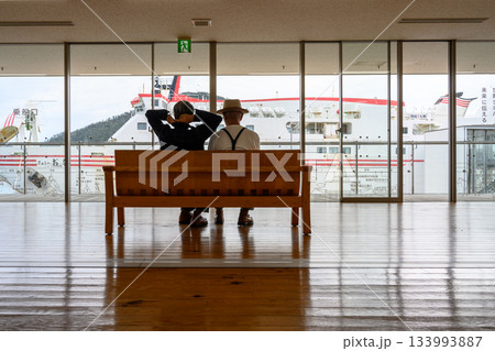 港の熟年二人旅 133993887