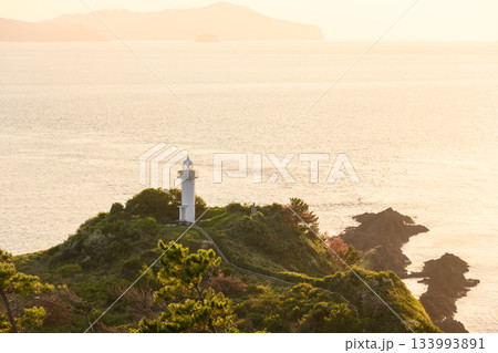 灯台と夕景 133993891