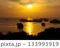 目の前に広がる九十九島の夕景を船越展望台から眺める 133993919