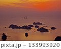 遠くに船も見える九十九島の夕焼け 133993920