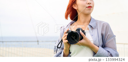 船上の女性写真家 133994324