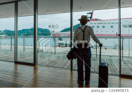港の船旅 133995673
