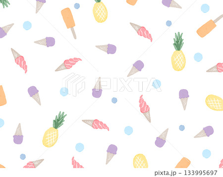 白背景に手描き夏のイラストパターン。水彩のアイスクリームとソフトクリームとパイナップル 133995697