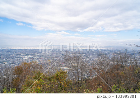 河内飯盛山の登山道から見た景色（大阪府大東市） 133995881
