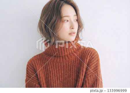 オシャレな髪型の女性・ヘアサロン 133996999