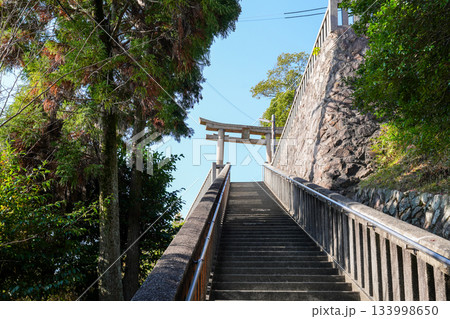 新田次郎の小説「孤高の人」の舞台となった高取山と高取神社(兵庫県神戸市) 新田次郎の小説「孤高の人」の舞台となった高取山と高取神社(兵庫県神戸市) 133998650