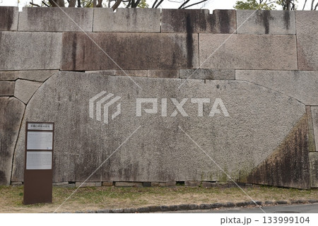 大阪城の巨石　京橋口枡形の巨石 133999104