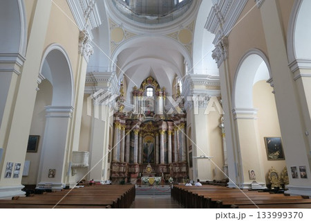 王冠を頂く聖カジミエル教会の主祭壇 133999370