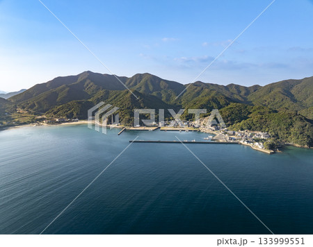 ドローン空撮した新上五島町浜の浦郷と海 ドローン空撮した新上五島町浜の浦郷と海 133999551