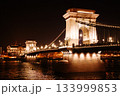 【ブダペスト】夜のセーチェーニ鎖橋 133999853