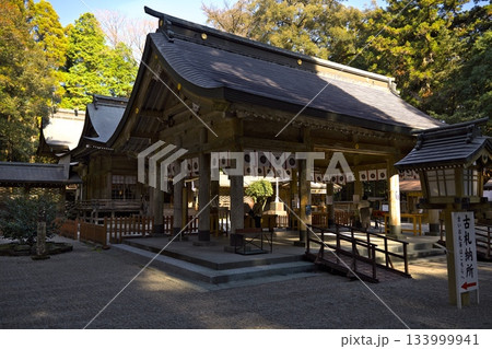 宮崎県高原町の狭野神社の拝殿 133999941