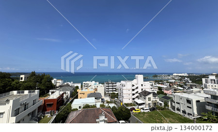 沖縄　恩納村仲泊周辺の俯瞰 134000172